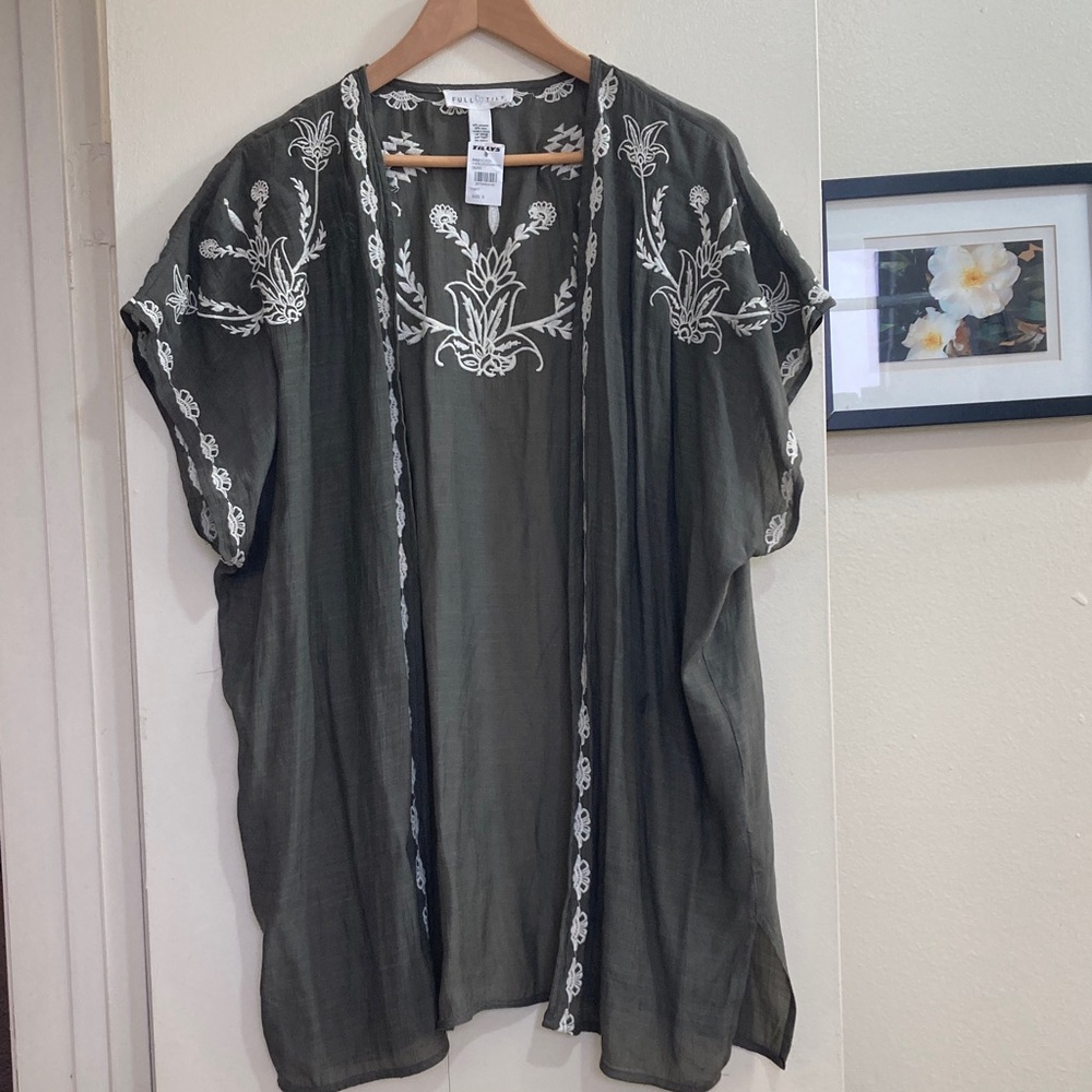 NWT!  FULL TILT OLIVE GREEN/CREAM KIMONO